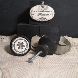 Bouton poignée meuble button handle tiroir porte artisanal original pub Moments Partagés, Moments Douceurs couleur bois noir